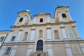 Urunk színeváltozása templom Pécs