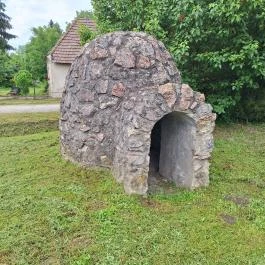 Üveghuta emlékmű Városlőd - Külső kép
