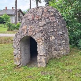 Üveghuta emlékmű Városlőd - Külső kép