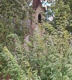 Uzdpusztai romkápolna