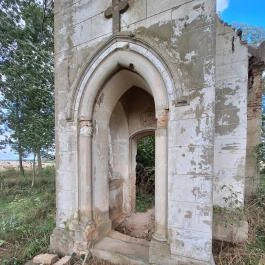 Uzdpusztai romkápolna Gölle - Egyéb