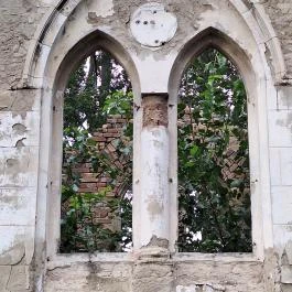 Uzdpusztai romkápolna Gölle - Egyéb