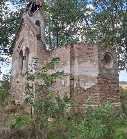 Uzdpusztai romkápolna