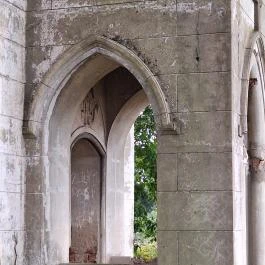 Uzdpusztai romkápolna Gölle - Egyéb