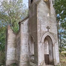 Uzdpusztai romkápolna Gölle - Külső kép