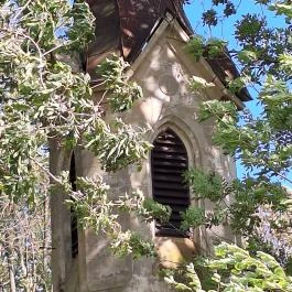 Uzdpusztai romkápolna Gölle - Külső kép