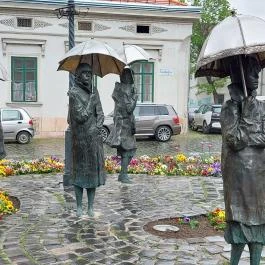 Várakozók szobra, Budapest - Külső kép
