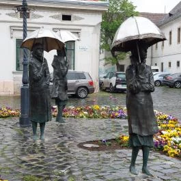 Várakozók szobra Budapest - Külső kép