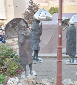 Várakozók szobra Siófok