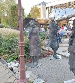 Várakozók szobra Siófok