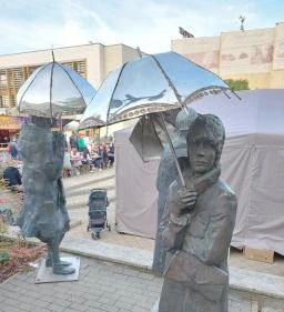 Várakozók szobra Siófok