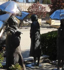 Várakozók szobra Siófok