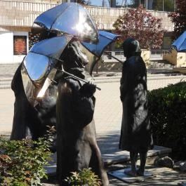 Várakozók szobra Siófok Siófok - Külső kép