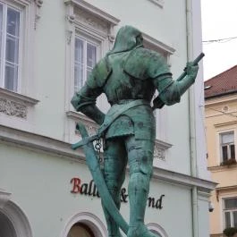 Varkocs György várkapitány szobra, Székesfehérvár - Egyéb