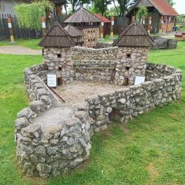 Várpark és Skanzen Dinnyés - Egyéb