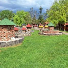 Várpark és Skanzen Dinnyés - Külső kép