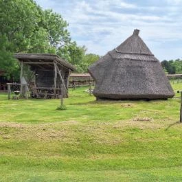 Várpark és Skanzen Dinnyés - Külső kép