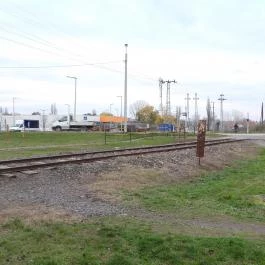 Vasúti baleset áldozatainak emlékműve, Kecskemét - Külső kép