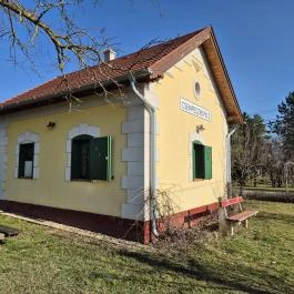 Vasúti emlékhely - volt őrház, Csempeszkopács - Külső kép
