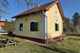 Vasúti emlékhely - volt őrház Csempeszkopács