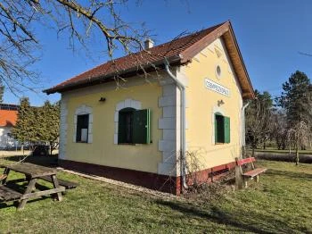 Vasúti emlékhely - volt őrház Csempeszkopács