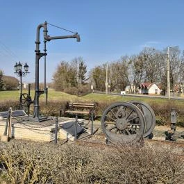 Végállomás - vasúti emlékhely Rum - Külső kép