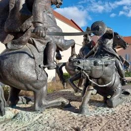 Végvári Vitézek szobor Eger - Egyéb