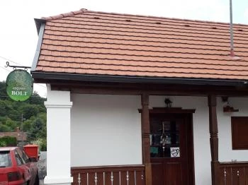 Vegyesbolt & Kávézó Háromhuta