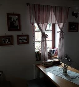 Vegyesbolt & Kávézó