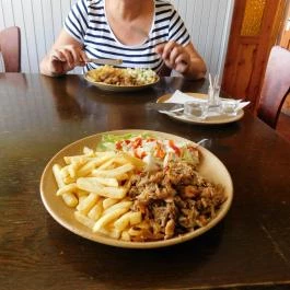 Vén Platán Söröző Monostorapáti - Étel/ital