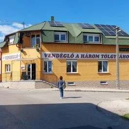 Vendéglő a Három Tölgyfához Tatabánya - Külső kép