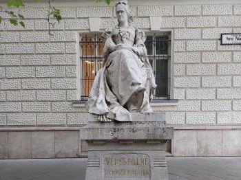 Veres Pálné szobra Budapest