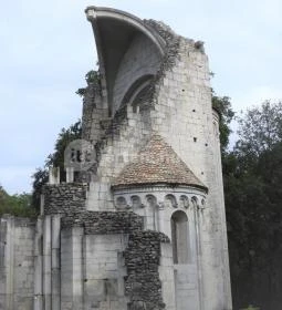 Vértesszentkereszti bencés apátsági templomrom