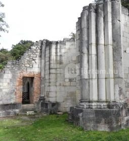 Vértesszentkereszti bencés apátsági templomrom