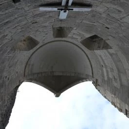 Vértesszentkereszti bencés apátsági templomrom Oroszlány - Külső kép