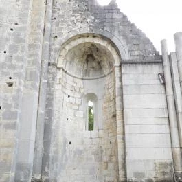 Vértesszentkereszti bencés apátsági templomrom Oroszlány - Belső