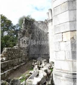 Vértesszentkereszti bencés apátsági templomrom