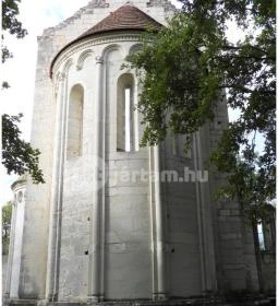 Vértesszentkereszti bencés apátsági templomrom