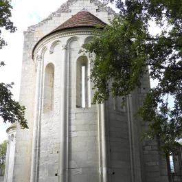 Vértesszentkereszti bencés apátsági templomrom Oroszlány - Külső kép