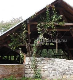 Vértesszentkereszti bencés apátsági templomrom