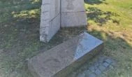 A vészkorszak zsidó mártírjaiért állított emlékmű Tolna - Külső kép