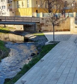 Vicuska és Gergő szobra