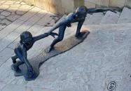 Vicuska és Gergő szobra Eger