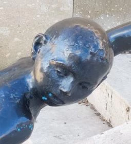 Vicuska és Gergő szobra