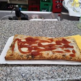 Vigadó Vendéglő Mórichida, Mórichida - Étel/ital