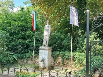 Világháborús emlékmű Ôrbottyán