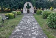 Világháborús emlékmű Szarvasgede