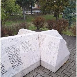 Világháborús emlékmű, Nyíradony - Egyéb