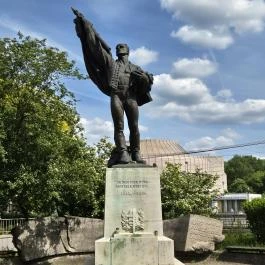 Világháborús emlékmű, Gödöllő - Külső kép