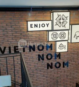 Vin.Vin Bartok Boulevard